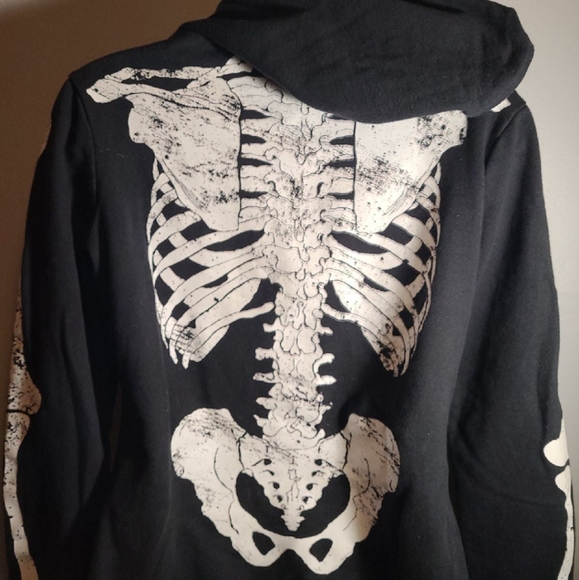 Teenage Runaway Sweater - Picture 8 of 12